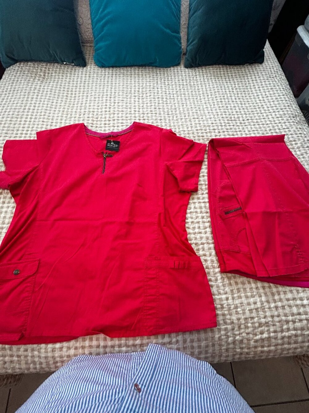 . Cherokee Workwear Scrub Set – Red – Excellent Pre Owned Condition